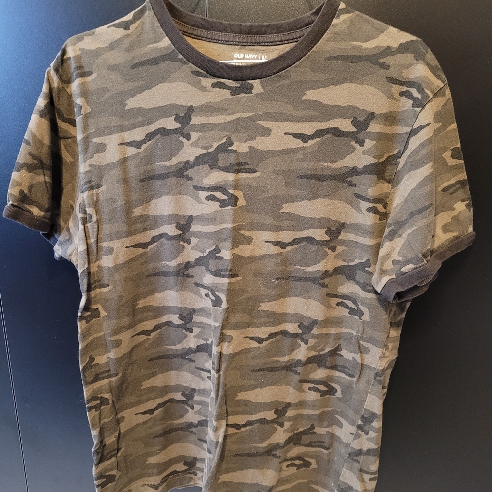 Old Navy camo ringer tee, medium